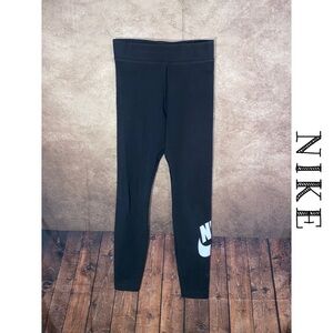 Nike~Sportswear Classics~Women's High-Waisted Graphic Leggings~Size Medium~EUC